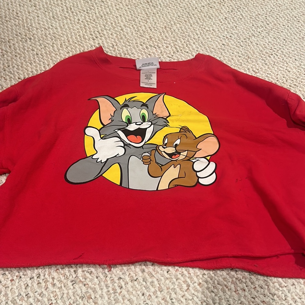 red cropped sweatshirt - Picture 2 of 4